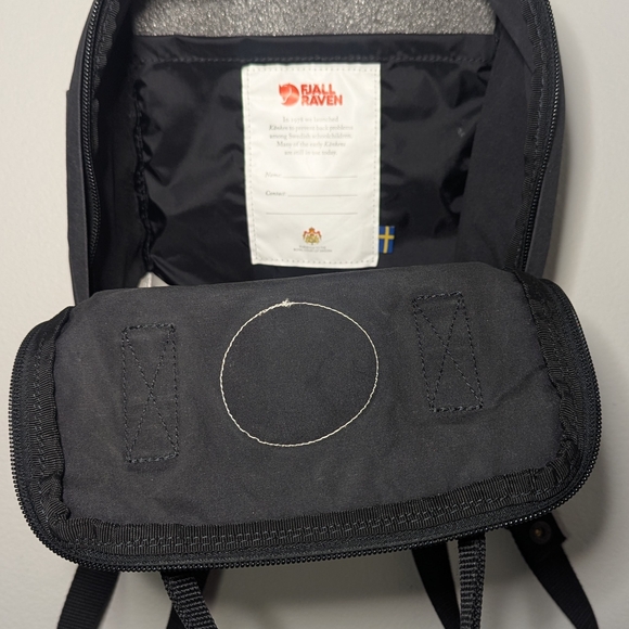 Kånken Mini Black Backpack - Picture 3 of 3